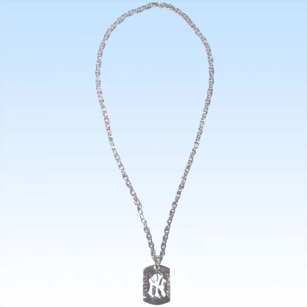 Silberne Kette mit Anhänger