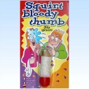 Spritzender Finger mit Verband